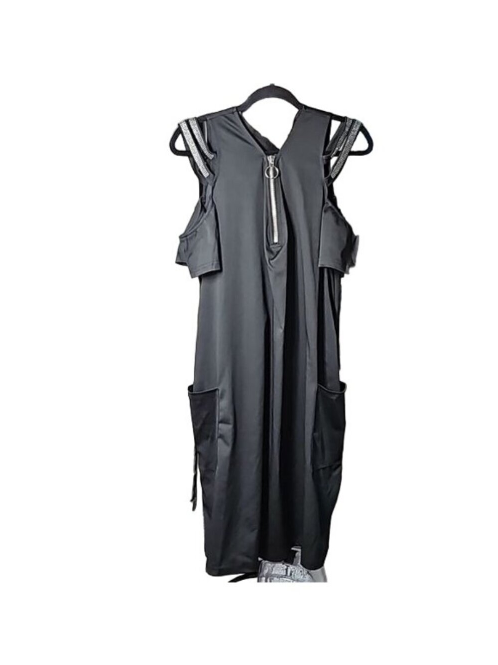 CHICME BLACK DRESS WITH RHINESTONE EMBELLISHMENTS ON THE SLEEVE AND FRONT ZIPPED